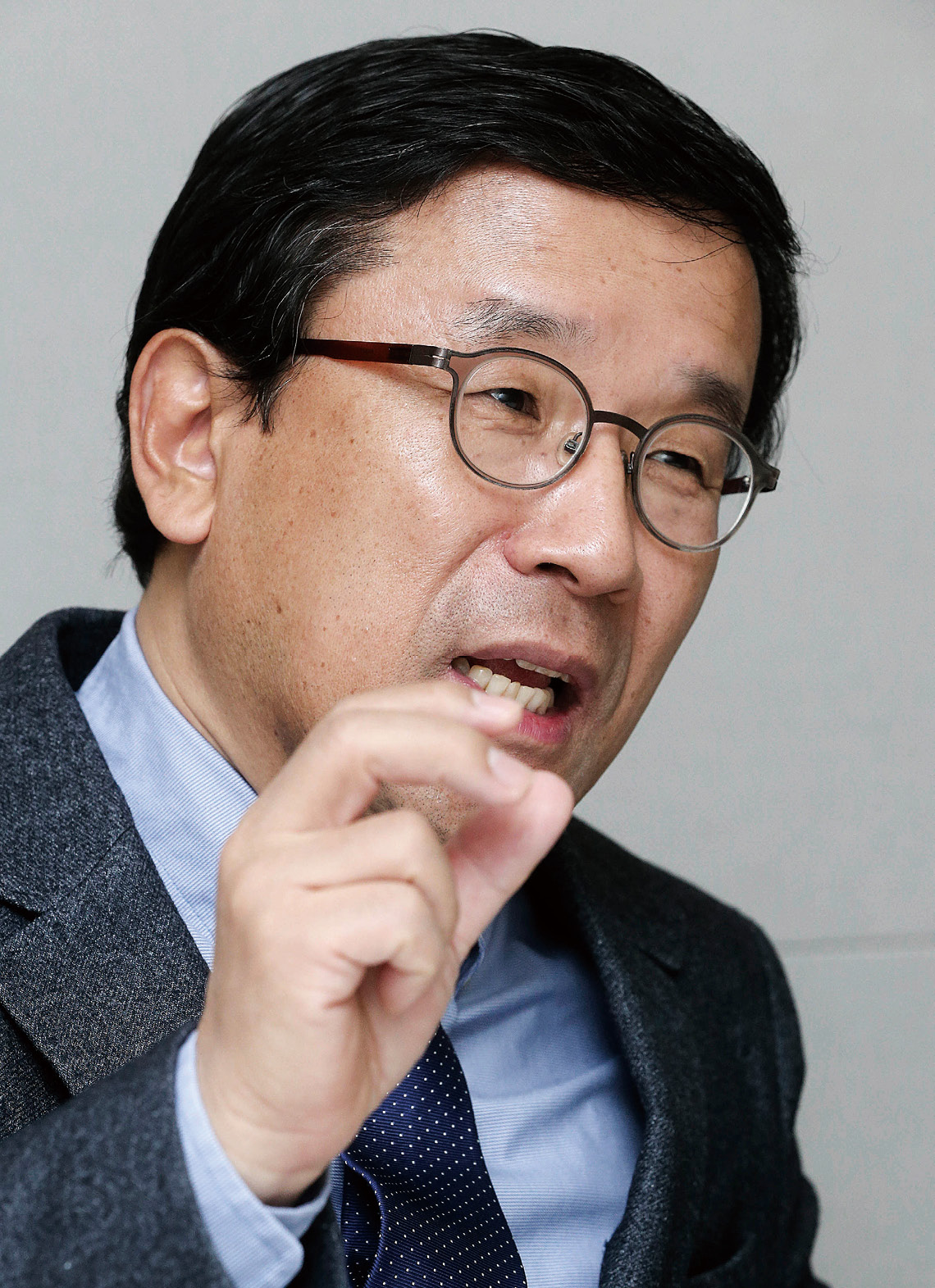 브리핑 데스크 운영진 이미지